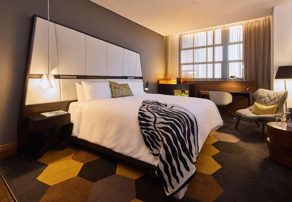 คิวทีซิดนีย์ Hotel ห้อง รูปภาพ A guest room at the hotel